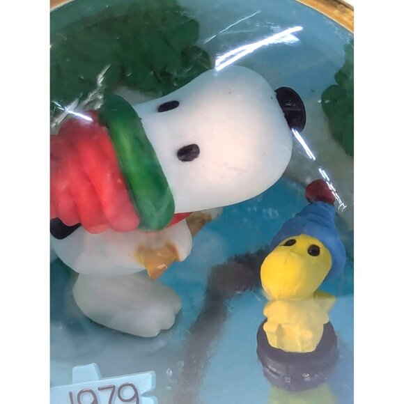 Vintage Hallmark 1979 Snoopy & Woodstock Ice Hockey Diorama Ornament - Picture 4 of 8